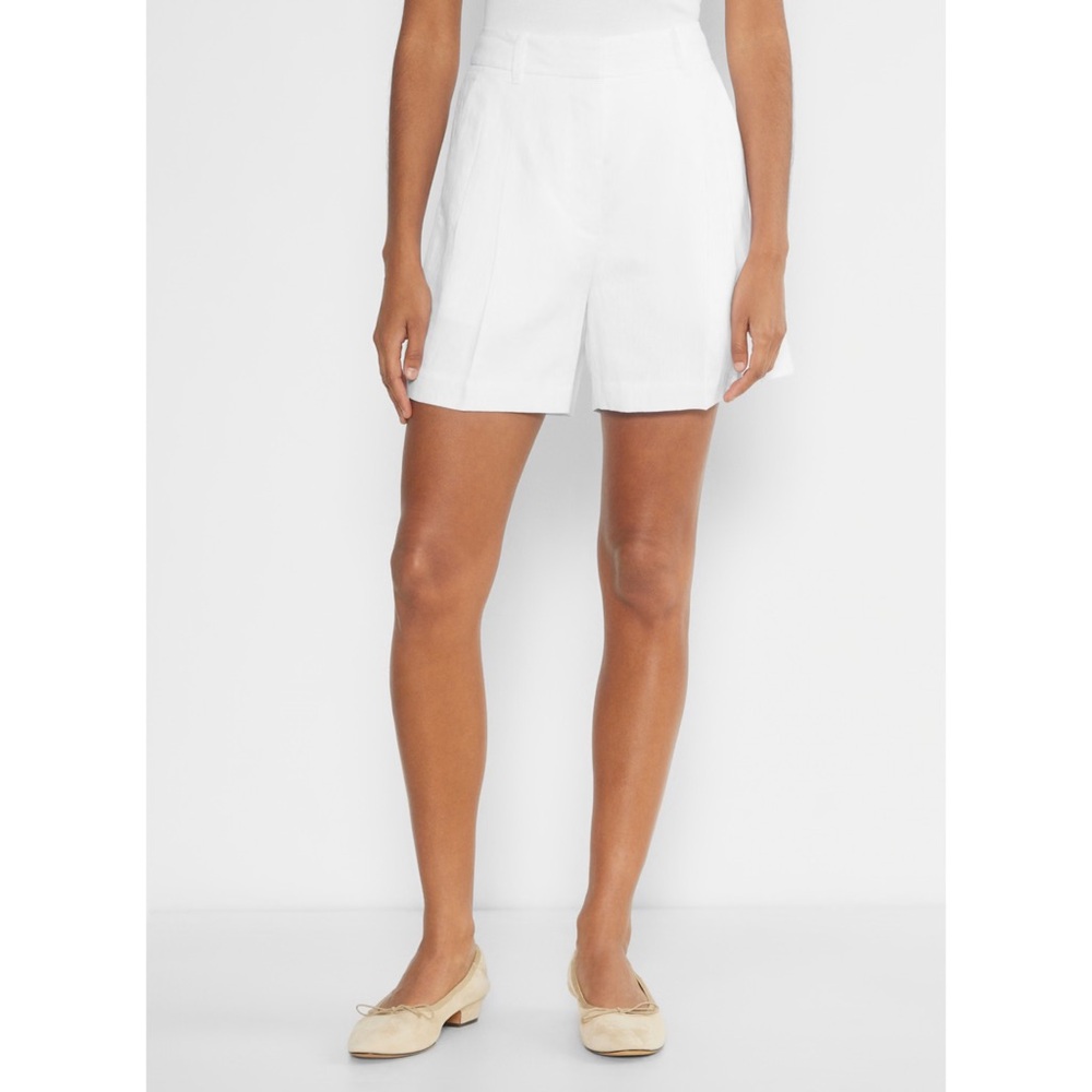Aritzia The Effortless Short™ Linen Mid-thigh in white, size 0 - Picture 4 of 6